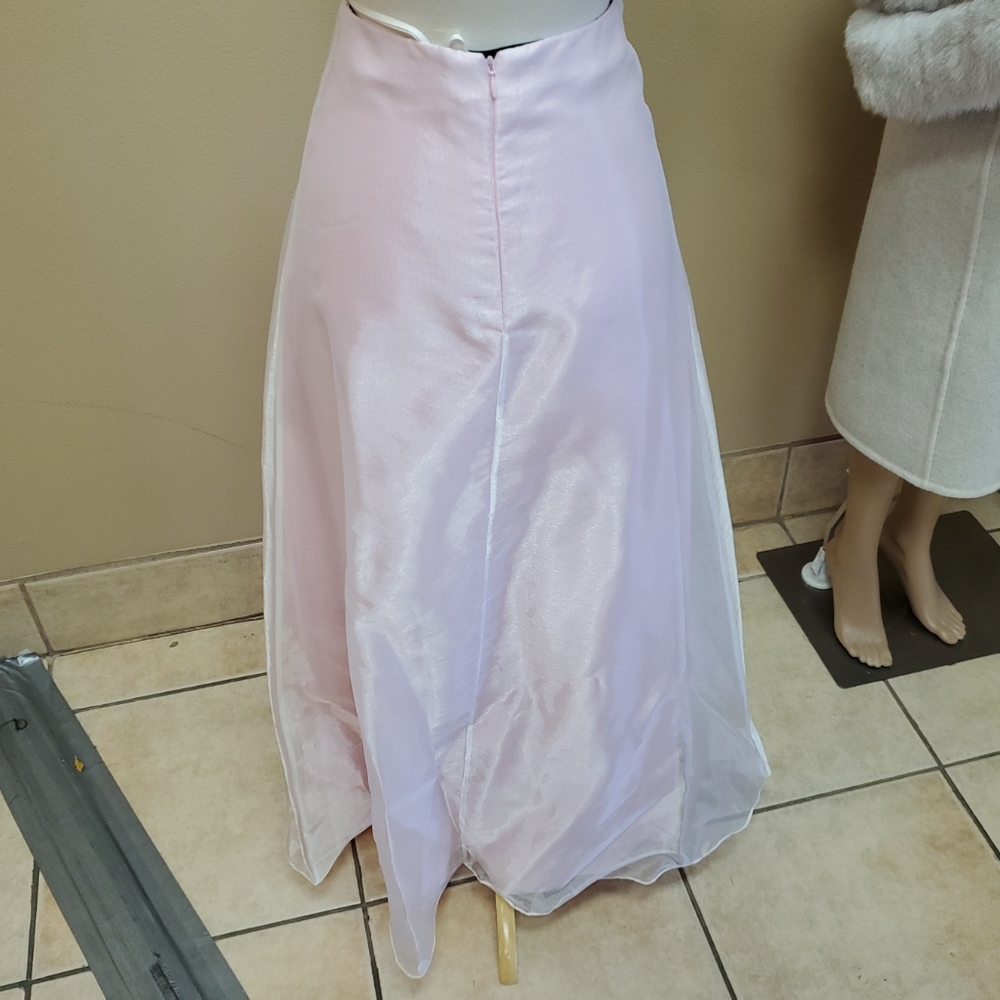 Elegant Cache Skirt - image 3